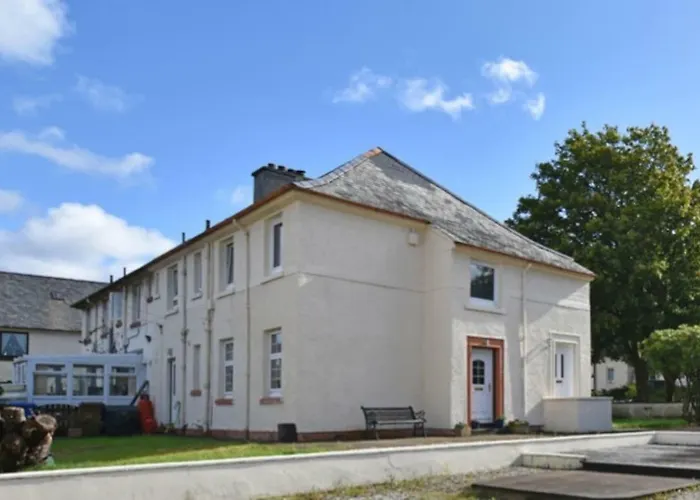 12 Lochiel Road